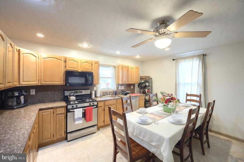 Image 14 of property listing at 22 N 4TH ST, Mc Sherrystown, PA 17344