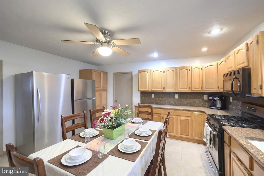 Image 15 of property listing at 22 N 4TH ST, Mc Sherrystown, PA 17344