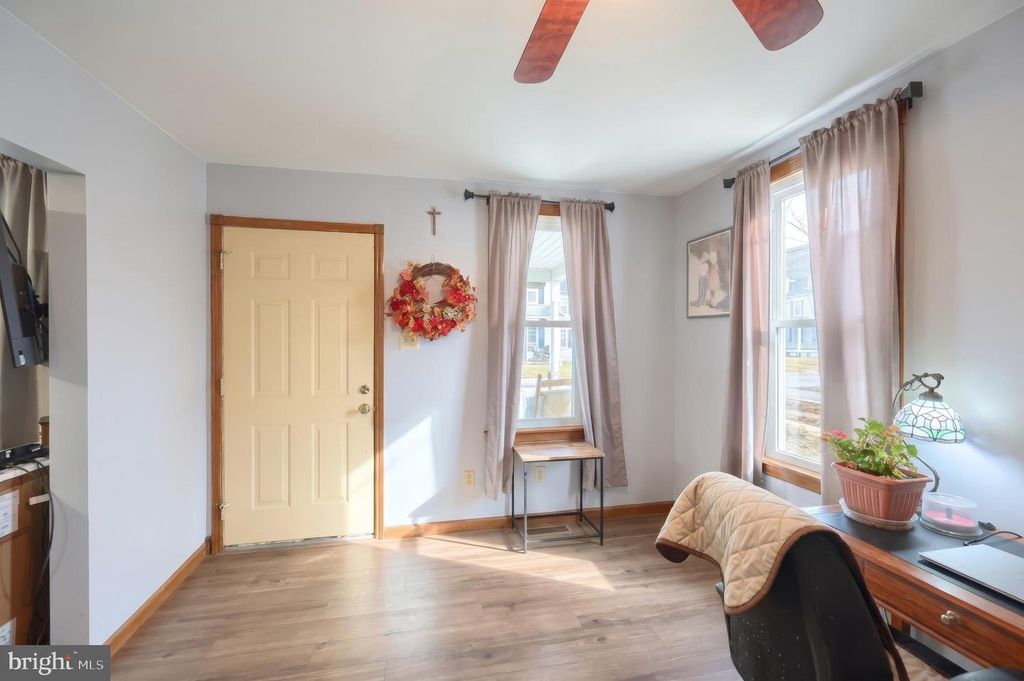 Image 9 of property listing at 22 N 4TH ST, Mc Sherrystown, PA 17344