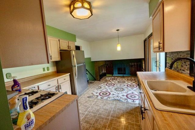 1752 Greenview Street, Valparaiso, IN 46383