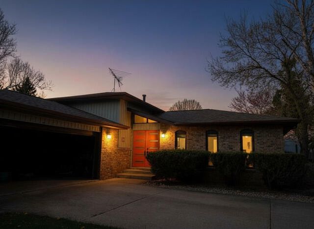1752 Greenview Street, Valparaiso, IN 46383
