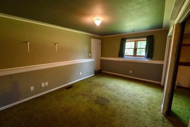 1752 Greenview Street, Valparaiso, IN 46383