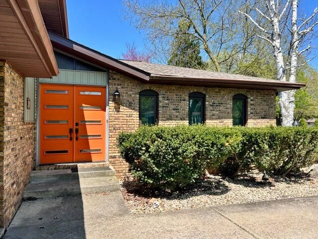 1752 Greenview Street, Valparaiso, IN 46383