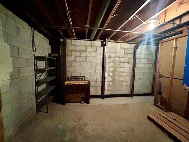 1752 Greenview Street, Valparaiso, IN 46383