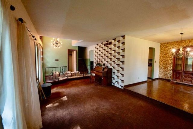 1752 Greenview Street, Valparaiso, IN 46383