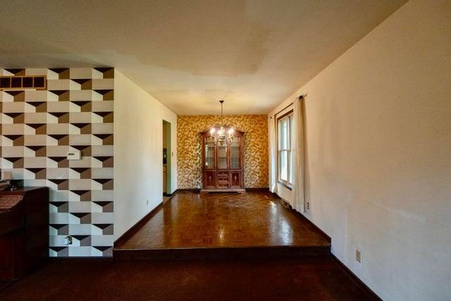 1752 Greenview Street, Valparaiso, IN 46383