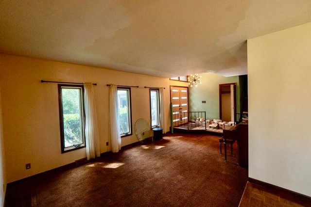 1752 Greenview Street, Valparaiso, IN 46383
