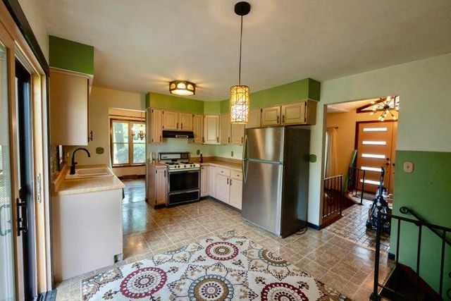 1752 Greenview Street, Valparaiso, IN 46383