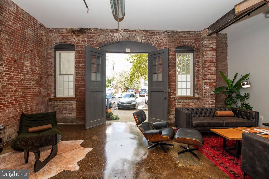 2135-00 E SUSQUEHANNA AVE #1D, PHILADELPHIA, PA 19125 — exterior