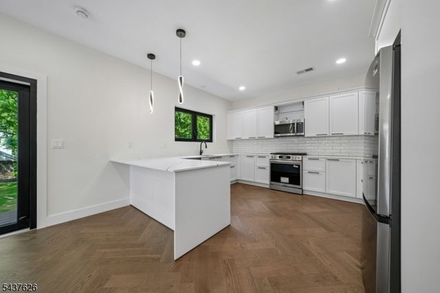 1804 Rutherford St, Rahway City, NJ 07065