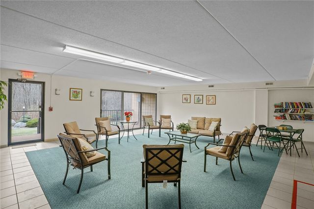 650 East Greenwich Avenue B5 211, West Warwick, RI 02898