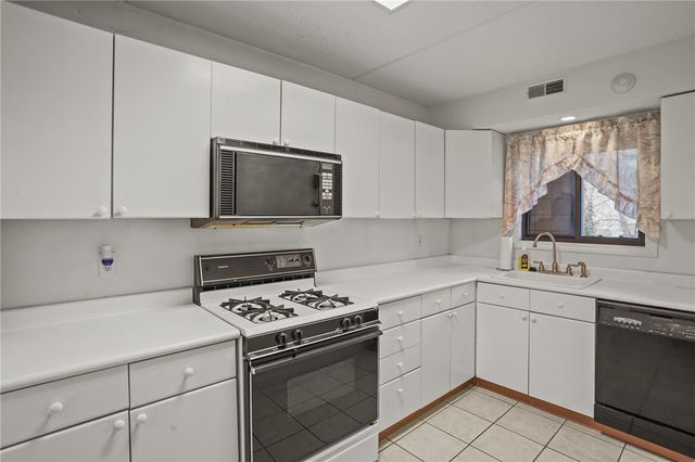 650 East Greenwich Avenue B5 211, West Warwick, RI 02898