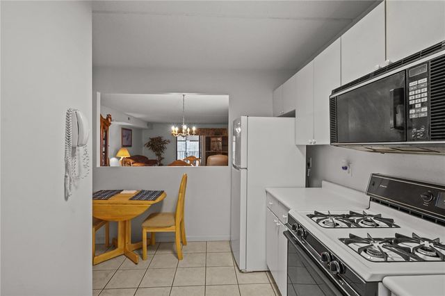 650 East Greenwich Avenue B5 211, West Warwick, RI 02898