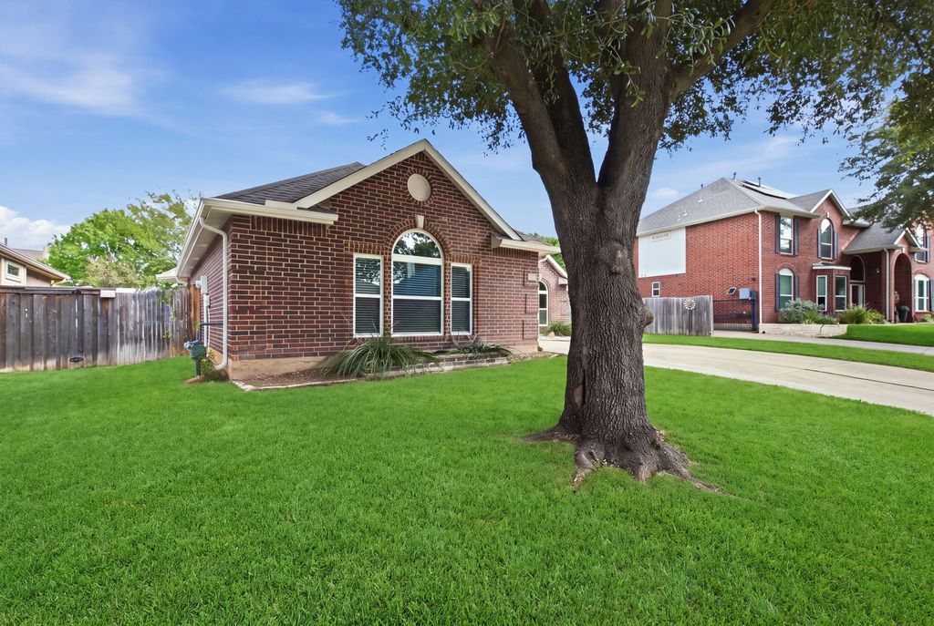 5013 glen springs, Fort Worth, TX 76137 — photo 2