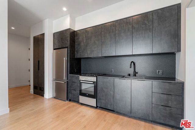 10700 Tabor Street 201, Los Angeles, CA 90034