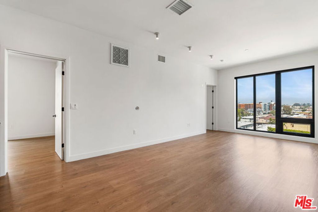 10700 Tabor Street 201, Los Angeles, CA 90034