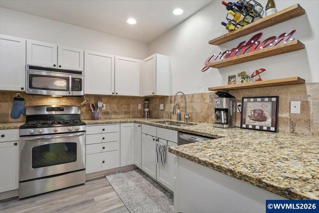 2654 Red Oak St NW, Albany, OR 97321