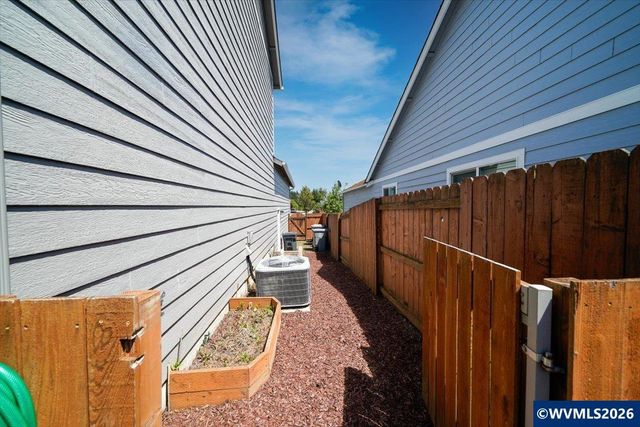 2654 Red Oak St NW, Albany, OR 97321