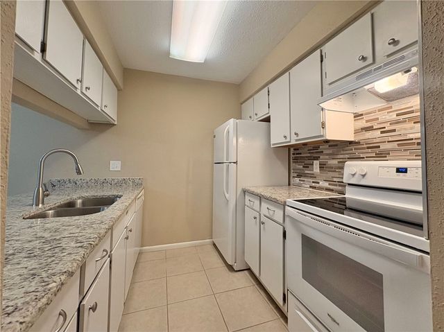 1500 Olympia Way 28, College Station, TX 77840