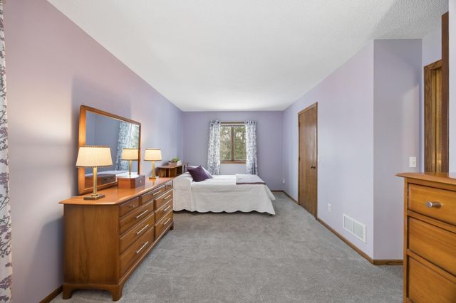 19402 Carson Circle NW, Elk River, MN 55330