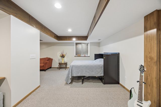 19402 Carson Circle NW, Elk River, MN 55330