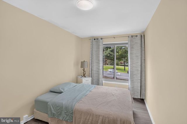 9821 DOCENA DR, Gaithersburg, MD 20886