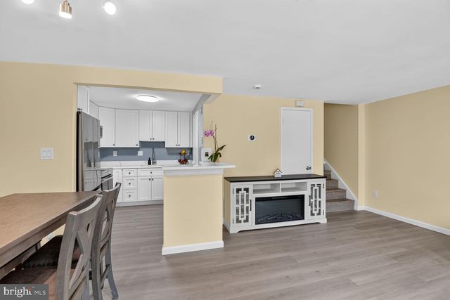 9821 DOCENA DR, Gaithersburg, MD 20886