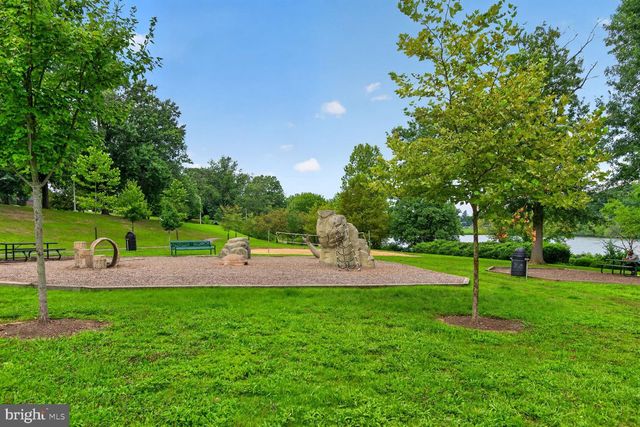 9821 DOCENA DR, Gaithersburg, MD 20886