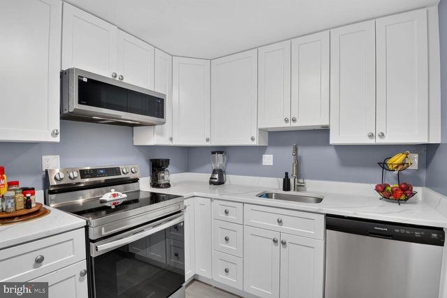9821 DOCENA DR, Gaithersburg, MD 20886