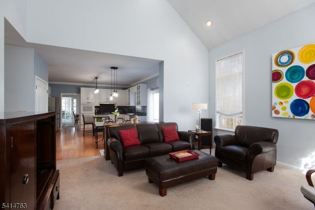 2 Ridge Rd, Green Brook Twp., NJ 08812