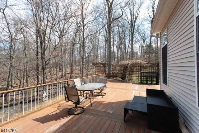 2 Ridge Rd, Green Brook Twp., NJ 08812