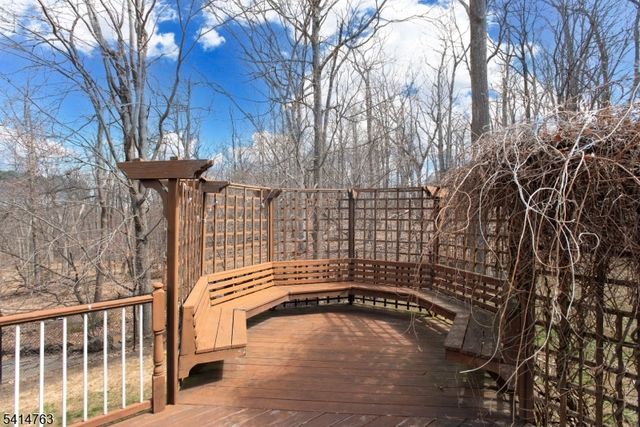 2 Ridge Rd, Green Brook Twp., NJ 08812