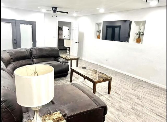726 W Kelly Avenue, Pharr, TX 78577