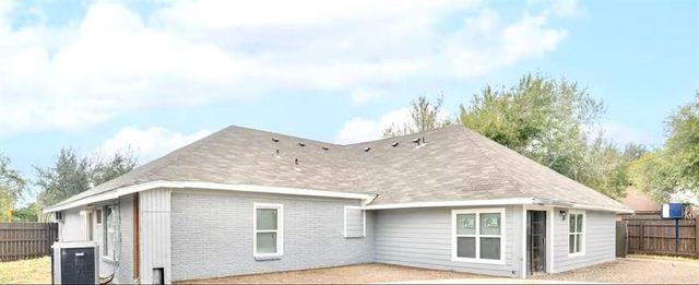 726 W Kelly Avenue, Pharr, TX 78577