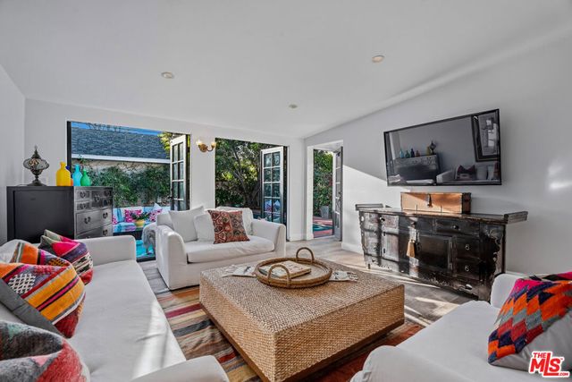 5401 Columbus Avenue, Sherman Oaks, CA 91411