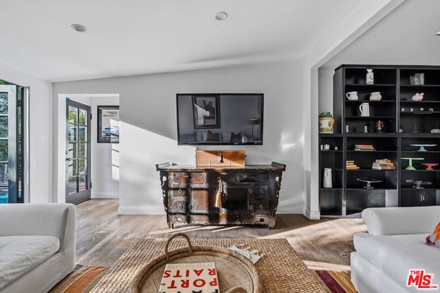 5401 Columbus Avenue, Sherman Oaks, CA 91411