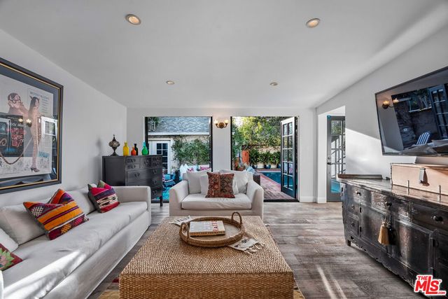 5401 Columbus Avenue, Sherman Oaks, CA 91411