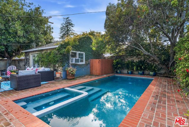 5401 Columbus Avenue, Sherman Oaks, CA 91411