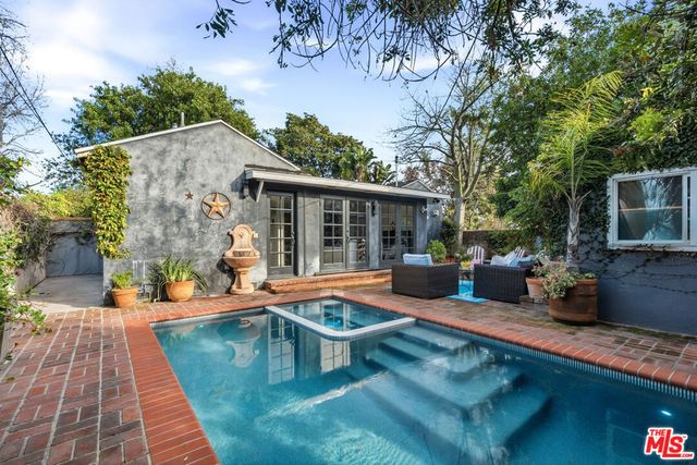 5401 Columbus Avenue, Sherman Oaks, CA 91411