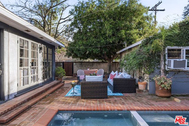 5401 Columbus Avenue, Sherman Oaks, CA 91411