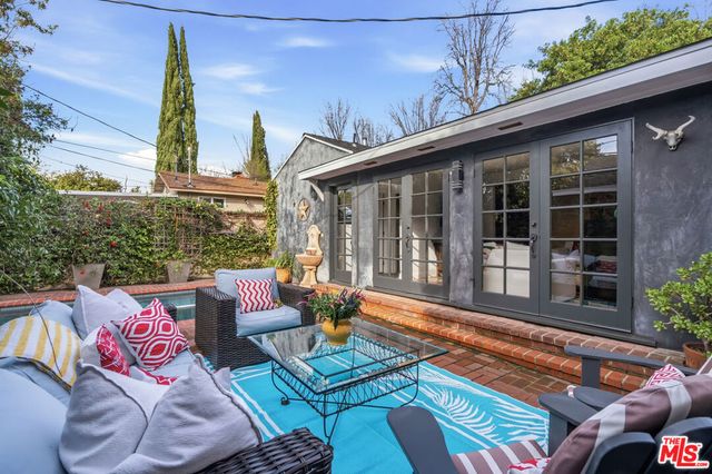 5401 Columbus Avenue, Sherman Oaks, CA 91411