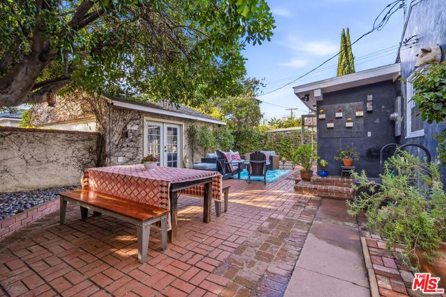 5401 Columbus Avenue, Sherman Oaks, CA 91411