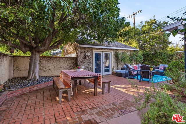 5401 Columbus Avenue, Sherman Oaks, CA 91411