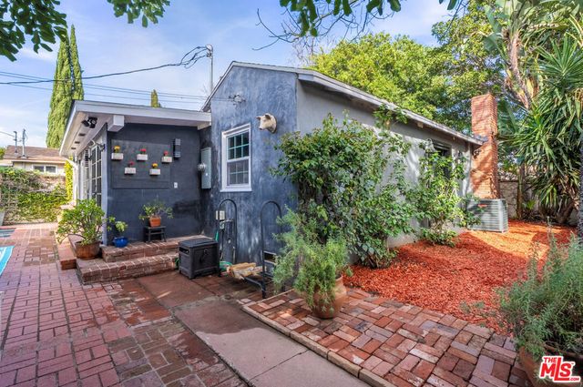 5401 Columbus Avenue, Sherman Oaks, CA 91411