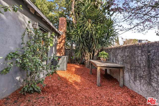 5401 Columbus Avenue, Sherman Oaks, CA 91411