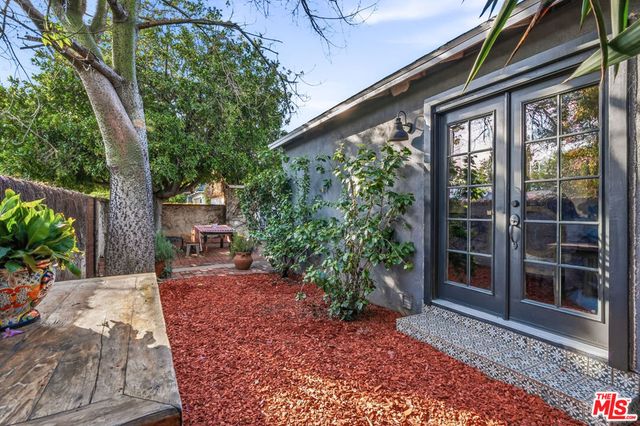 5401 Columbus Avenue, Sherman Oaks, CA 91411