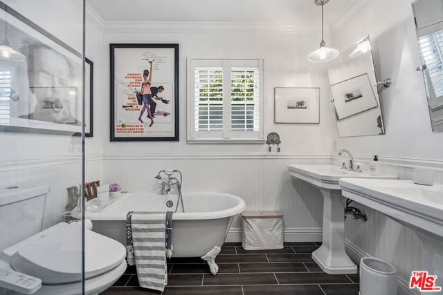 5401 Columbus Avenue, Sherman Oaks, CA 91411