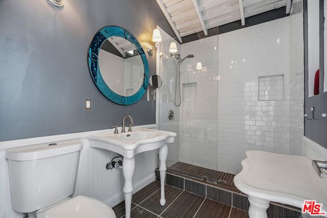 5401 Columbus Avenue, Sherman Oaks, CA 91411