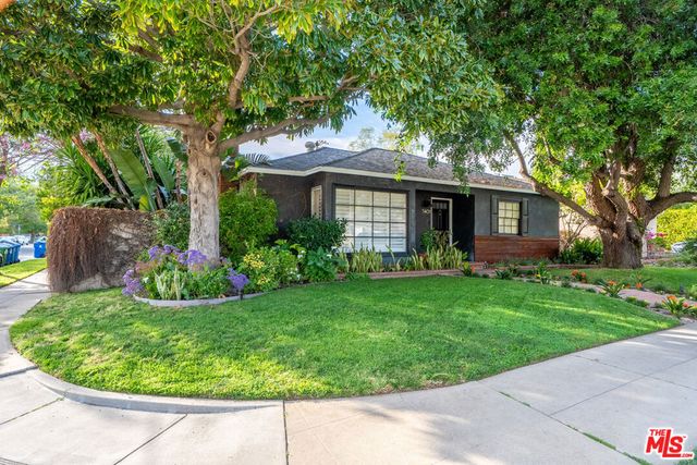 5401 Columbus Avenue, Sherman Oaks, CA 91411