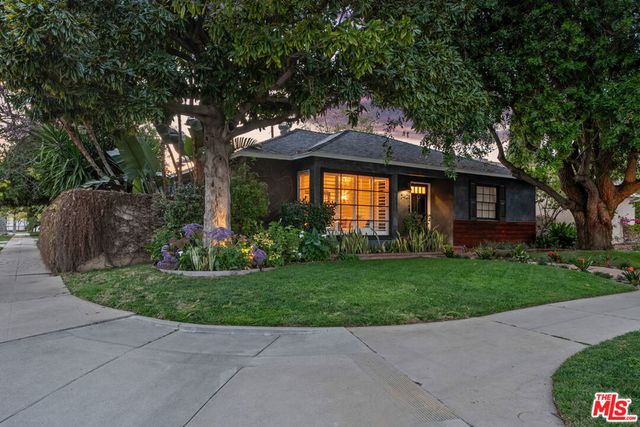 5401 Columbus Avenue, Sherman Oaks, CA 91411